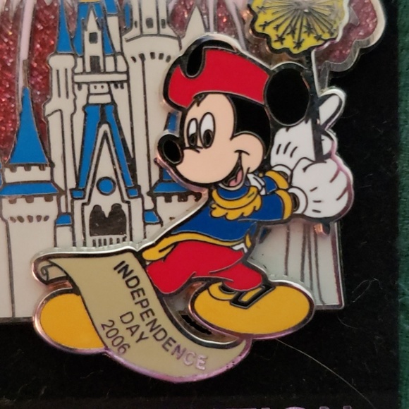 Independence Day 20016 Magic Kingdom Pin - Picture 2 of 3